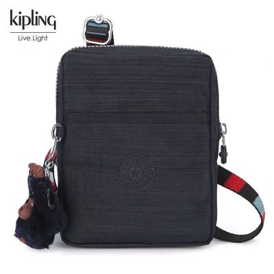 【熱賣精選】 Kipling 猴子包 亞麻深藍 彩色背帶 K12582 mini 手機包 隨身包 斜背包 護照 旅行