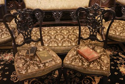 【家與收藏】賠售特價稀有珍藏歐洲百年古董法國古典優雅手工木刻橄欖綠花絨布法國沙龍椅/沙發椅組 1