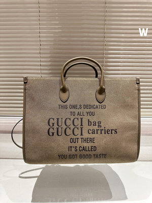 Gucci.布購物袋一直對大包的要求就是要輕Neverfull那些太大眾太街款了第一次見復古NO123181