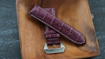 24mm收22mm沛納海的新衣葡萄紫高質感可替代panerai原廠錶帶之鱷魚皮紋真牛皮錶帶白線