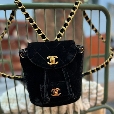Chanel vintage mini duma黑色絲絨雙肩包後背包。成色不錯，沒有掉絨，有標 p