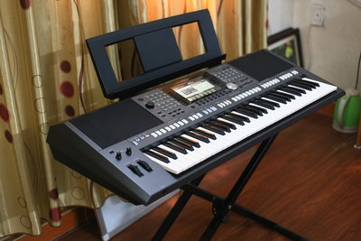 二手YAMAHA PSR-S970 高級電子琴 九成新 學生的琴只用練習而已適合表演和學習 配件齊全 性價比很高的聲音