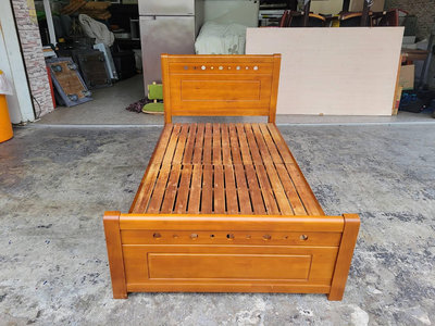 香榭二手家具*樟木色全實木 單人加大3.5x6.2尺床架-實木床板-單人床框-床底-床箱-原木床組-床板-床檯-排骨床