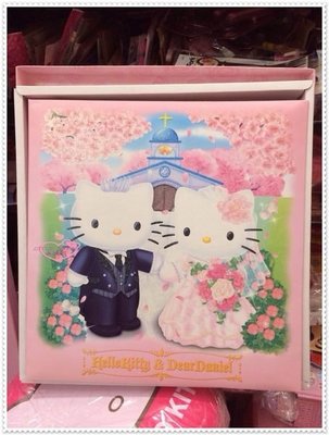 ♥小花花日本精品♥ Hello Kitty 丹尼爾教堂結婚紀念典禮相本相簿自黏式附盒裝