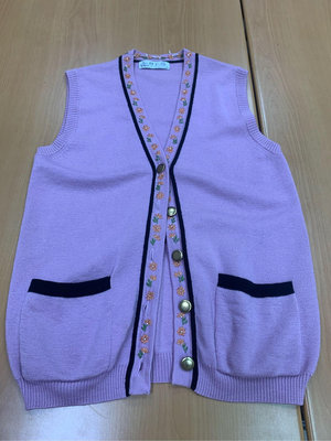 很新100%羊毛精緻繡花護士背心 外套S-M號可穿 290元/件 超美紫色 面交免運費