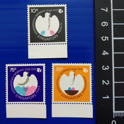 【大三元】新加坡郵票- SP55  國際婦女年郵票~1975年發行~新票~~原膠3全1套