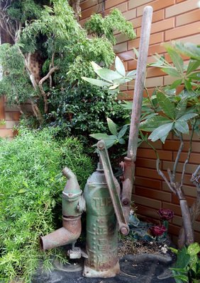 懷舊用品[原木柄汲水器] 庭園擺飾不可或缺