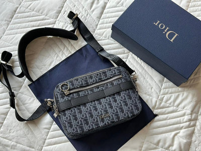 新款熱銷 Dior 迪奧 新款homme老花相機包 實用百搭 size：22*15cm明星大牌同款服裝包包