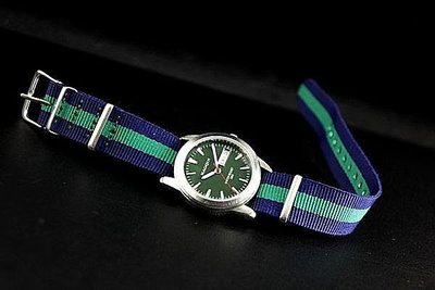 Timex style,簡約造型石英錶,超清晰刻度紅色面板,nato zulu G10尼龍製錶帶,