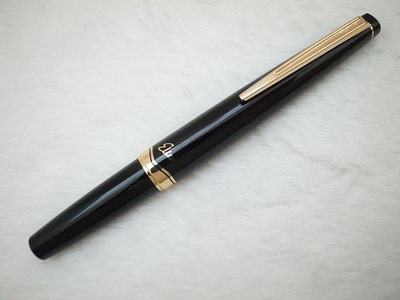 A104 百樂 日本製 黑桿短鋼筆 14k 中字尖短鋼筆(三角尖)(庫存新品)