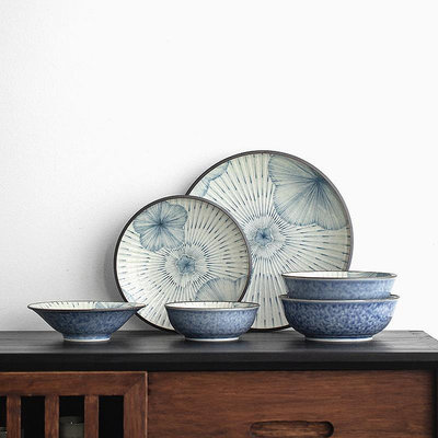 椒房 日本進口美濃燒日式藍雨花系列盤子清新淡雅花卉飯碗家用簡約餐具 gy