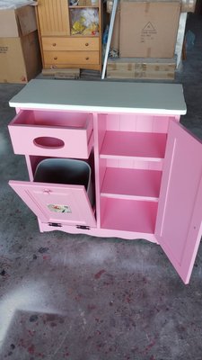 美生活館-- 全實木磁磚--凱撒 雙色 單抽雙門垃圾桶面紙收納功能櫃 (白+粉色)