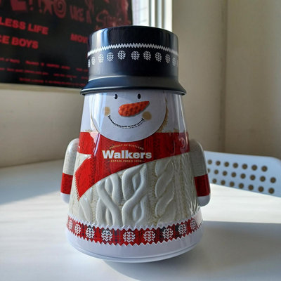 【kuttoi】2019年Walkers蘇格蘭皇家餅乾（季節限定）（Wobbly Snowman Tin）雪人造型不倒翁空鐵罐鐵盒馬口鐵收納盒