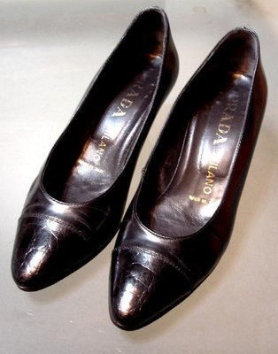 品相佳 高級歐款  義大利PRADA 女性 超油亮 高級牛皮+雙紋鞋面  歐式高跟鞋 (特價真品)23.2 cm