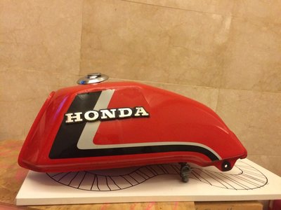 日本本田Honda CB400n紅色油箱/品相良好可使用/重型機車零件/新竹市可面交