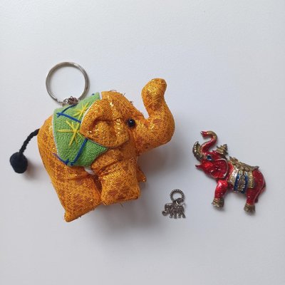 【購物免費送】【快樂尋寶趣】泰國金橘色布製大象鑰匙圈&紅色大象&銀色小大象吊飾～招財吉祥（25120465）
