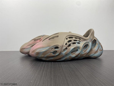 Adidas Yeezy Foam Runner 藍褐粉洞洞鏤空拖鞋 GY3969【ADIDAS x NIKE】