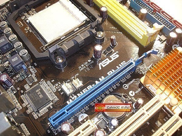 華碩ASUS M2N68-AM PLUS AM2+腳位Nvidia 7025 晶片2組DDR2