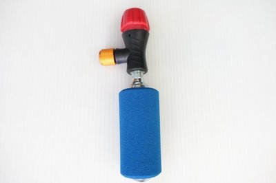 《意生》 CO2打氣筒+鋼瓶 組包 充氣筒 美法式通用CO2快速充氣組 鎖牙式