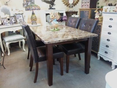 OUTLET限量低價出清--全新 新古典 喬伊4.5尺原木優質石面長方餐桌--促銷 優惠 6800 元