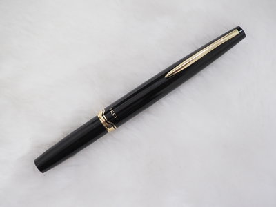 B796 百樂 日本製 黑桿短鋼筆 14k F尖(7成新)