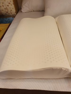 工廠直營--頂級枕頭系列特賣.傳統麵包型乳膠枕頂級枕頭系列特賣.人體工學波浪型.蝶型.傳統麵包型乳膠枕