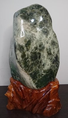 424-天然豐田玉雅石擺件(含座重：9.5公斤) 豐田玉 風水石 雅石 桌上型擺件