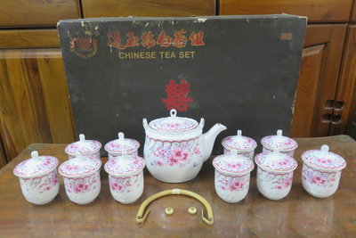 【讓藏】早期收藏,大同 茶壺 茶具組(1茶壼10杯子有蓋 ),盒子老舊,有貼囍字,喜慶,宴客