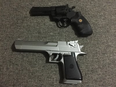 空氣槍(沙漠之鷹ˇ300元&amp;左輪4吋手槍 350元)