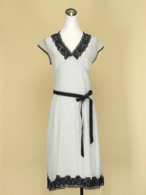 貞新 POLISEN  聖路加設計師 白色水玉點蕾絲v領短袖雪紡紗洋裝 L號(36057)