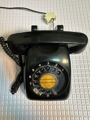 早期600-A2電話 早期撥盤式電話 早期轉盤電話 二手轉盤電話 早期電話 早期家用電話 電話機 拍戲道具 造型背景