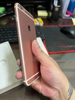 Apple iPhone 6S Plus 64GB 備註:零件機 外觀大概八成新左右 有盒子 非原盒 故障原因 電池健康度一百趴 但 電充不進去 直到關機