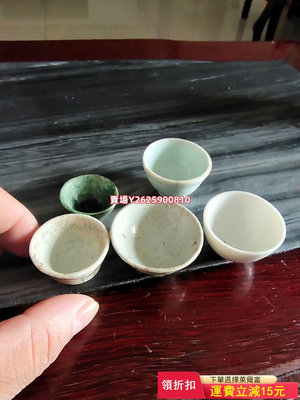 清代茶杯酒杯和一個綠釉小碗，品相如圖，兩個有沖，其它完整，清 老物件 擺件 十大雜項【萬寶閣】