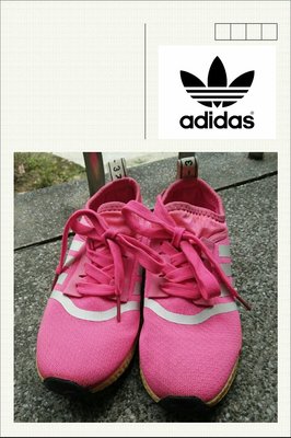 都會名牌~【adidas】NMD_R1 經典鞋  ,白色條紋粉紅布面軟式舒適慢跑鞋~
