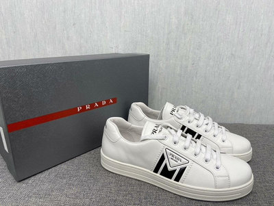 全新正品Prada新款男士全皮板鞋，小白鞋