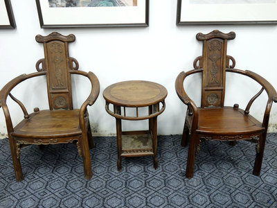 舊藏老花梨木精工雕刻  圈椅   ：42000 尺寸：椅子長72cm寬50cm高100cm桌子長47cm寬47cm高