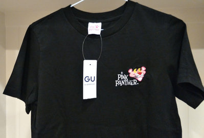 全新香港購回 GU 經典黑 GU X 頑皮豹 粉紅豹 PINK PANTHER 孟加拉製線繡款 LOGO 豹頭100% 細緻彈性棉女短袖上衣T恤