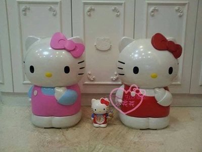 ♥小公主日本精品♥Hello Kitty 小型冷藏冰箱 單一價~8