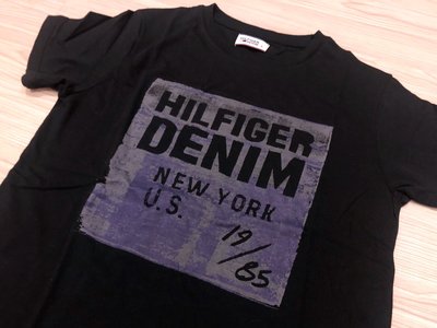 JFK 美國 TOMMY HILFIGER 深藍底/文字LOGO配色 短袖T恤