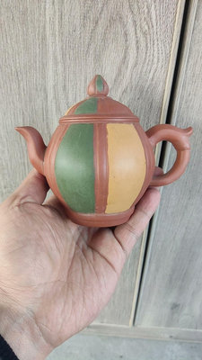 橄欖壺，大概250毫升左右，70年代一廠壺。清水泥，粉綠泥段