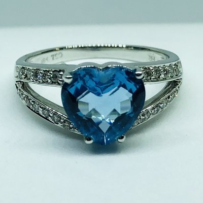 艾麗珠寶-藍心拓帕石鑽戒(18K 白K金) CR.000017