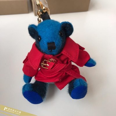 雅格精品代購 Burberry 潮流新寵 新款紅色風衣 藍色小熊掛飾 英倫時尚 美國代購