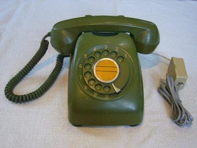 電話(1)~早期轉盤電話.撥盤電話~綠色~600-A2型~撥接正常~鈴聲較小聲~懷舊.擺飾.道具