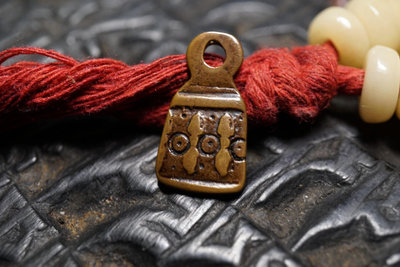 【二手】 西藏古代銅雕藏傳天鐵托甲卡子弟子珠 配飾 配串93 古玩雜項【銀元巷】