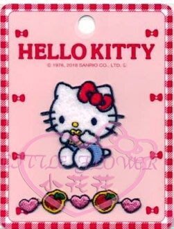 ♥小公主日本精品♥hello kitty凱蒂貓坐姿造型愛心蘋果燙布貼兩入組熨燙貼貼紙貼布可愛貼紙 日本製32093803