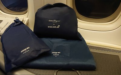 長榮航空EVA AIR皇璽商務Salvatore Ferragamo 軟殼式過夜包+睡衣+拖鞋(全新未拆封)