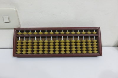 【讓藏】早期收藏臺灣老算盤,,檜木製,榫接,,底部封板少有,C件