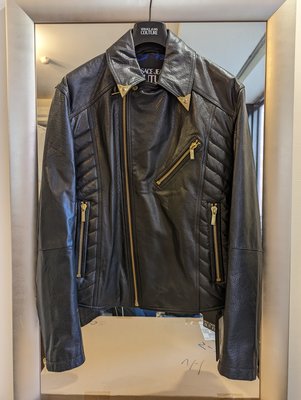 VERSACE JEANS COUTURE全新真品黑色水牛皮騎士風皮衣/夾克/外套(48號)--2.3折出清(不議價商品)