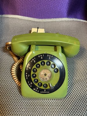 ［冠頴工房］早期lTT北美規轉盤電話機綠色，未測試，當懷舊、收藏、擺飾品相如圖