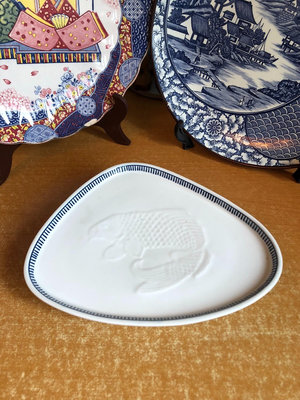 日本回流 青花 浮雕 魚紋 小高足 盤